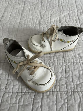 Vintage Stride Rite Floral Embroidery Shoes